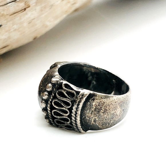 Antique Vintage Repousse Silver Ring - Picture 4 of 11